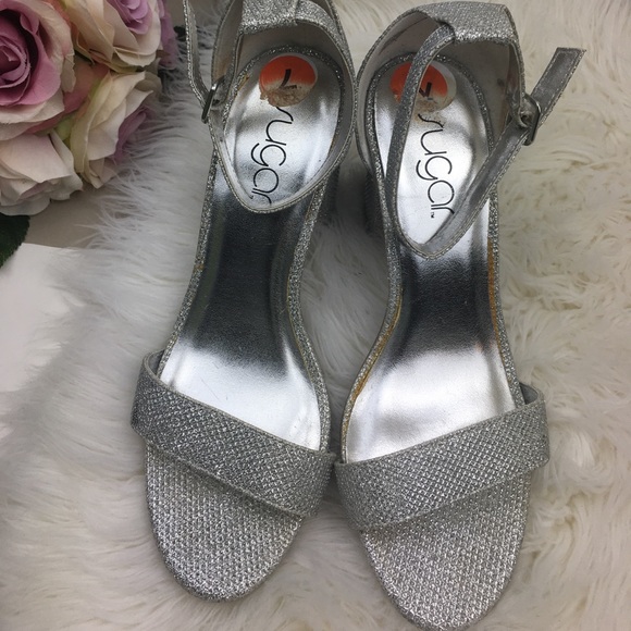 ladies silver shoes size 7